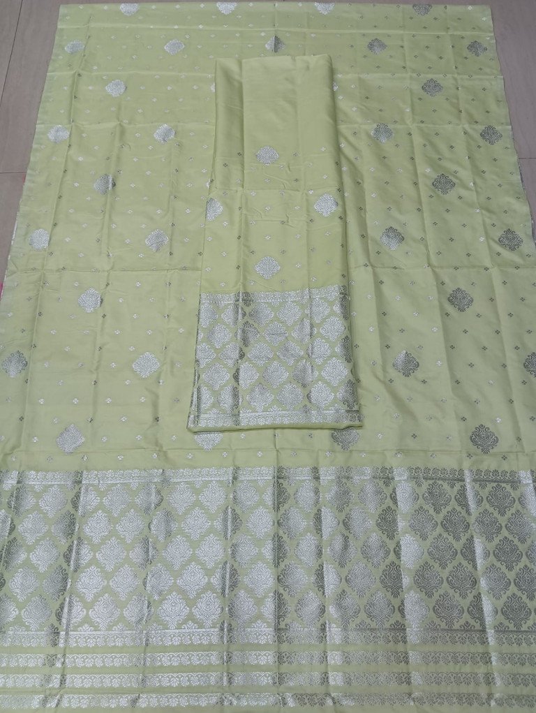 MIXED SILK MEKHELA SADOR WITH BLOUSE MATERIAL/ মিক্সড চিল্ক মেখেলা চাদৰ ব্লাউজৰ কাপোৰৰ সৈতে/ 0221000R001