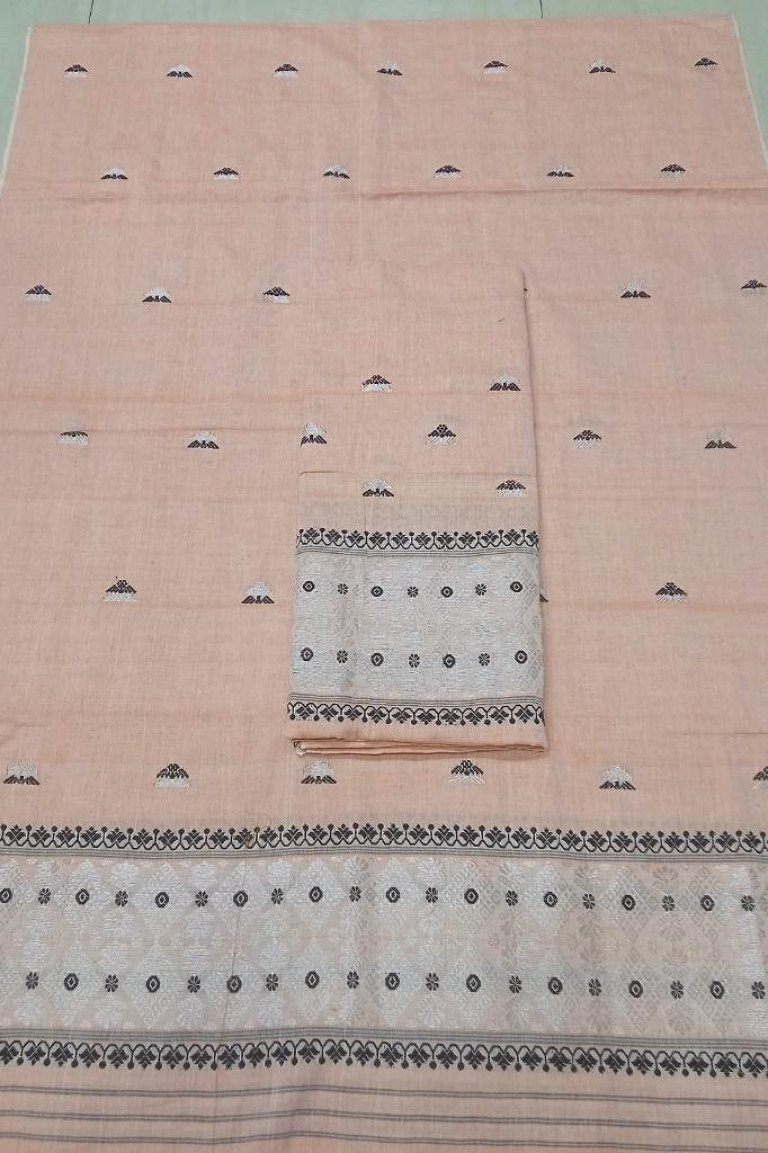 Handloom Silk - Cotton Mekhela Sador With Blouse Material/ হাতে বোৱা ৰেচম - কটন মেখেলা চাদৰ ব্লাউজৰ কাপোৰৰ সৈতে / 03570001001