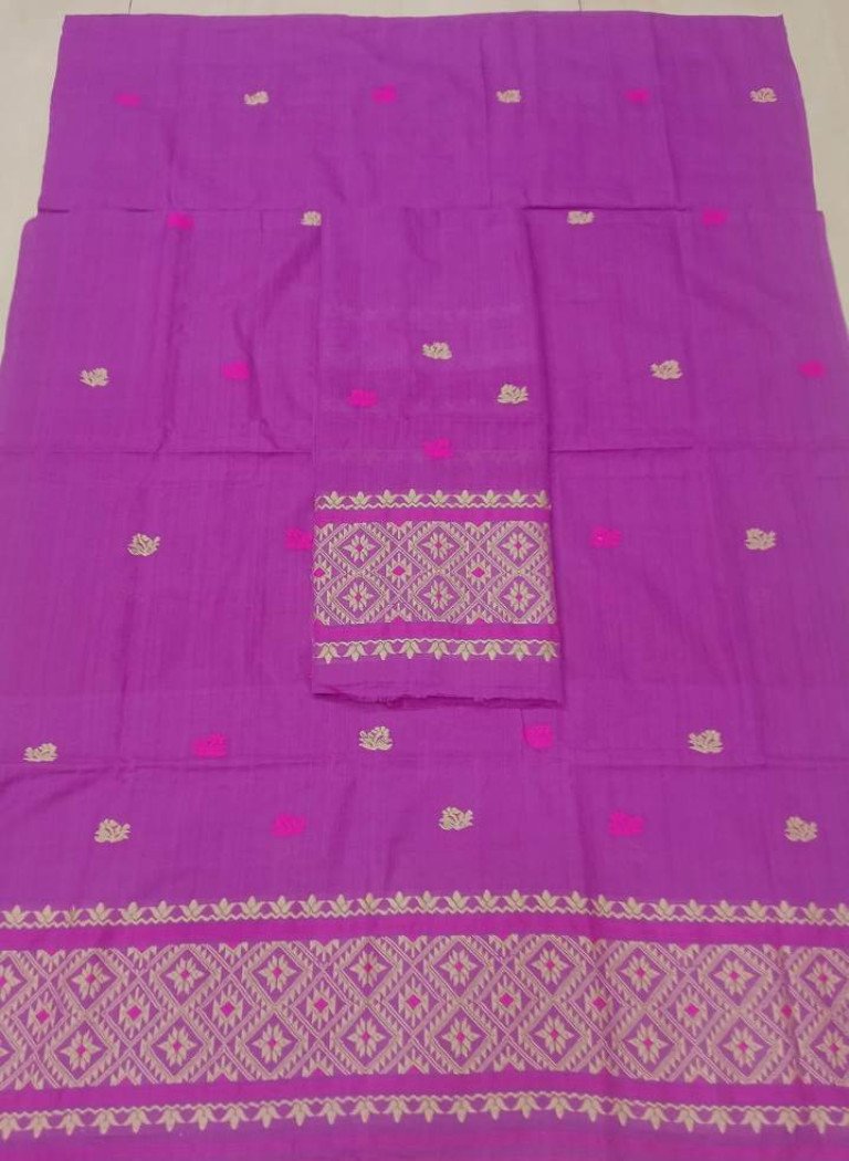 Handloom Cotton Mekhela Sador With Blouse Material/ হাতে বোৱা কটন মেখেলা চাদৰ ব্লাউজৰ কাপোৰৰ সৈতে / 02220017001