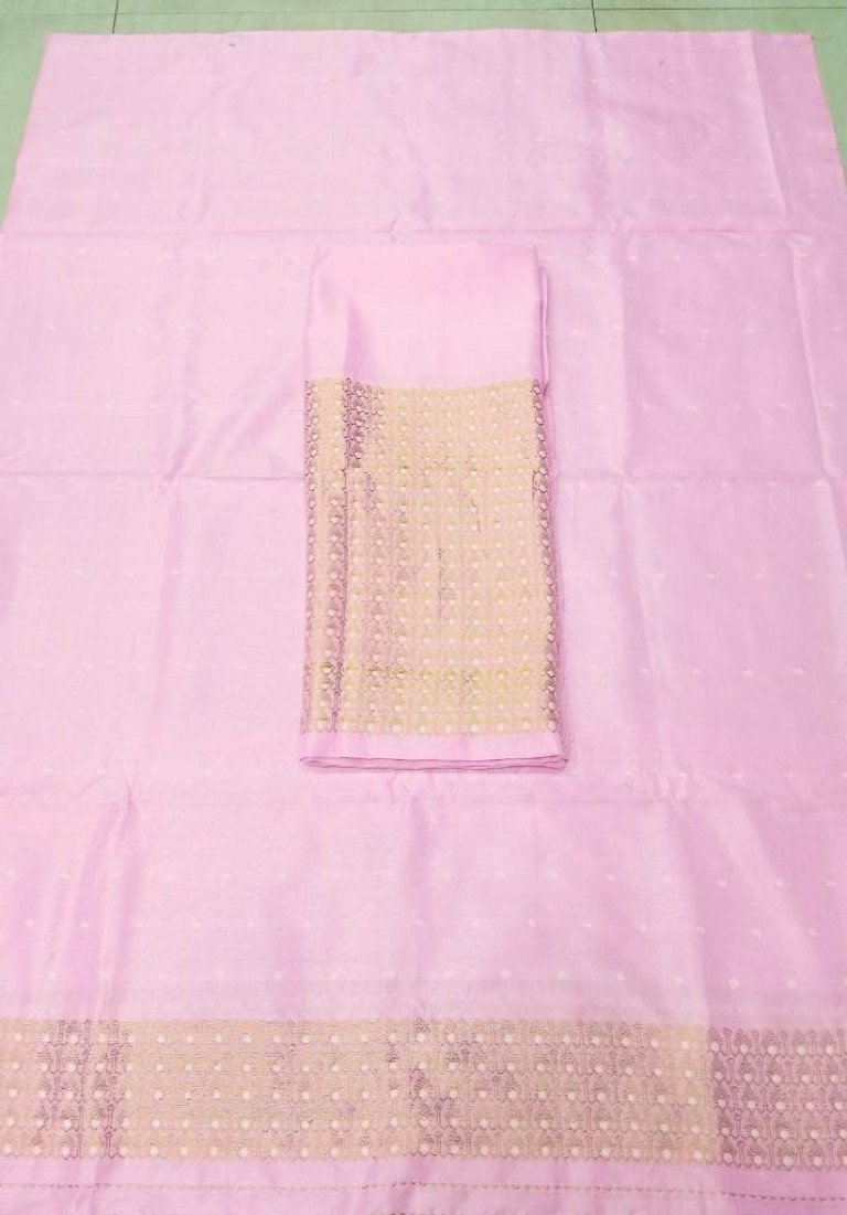 Handloom Silk - Cotton Mekhela Sador With Blouse Material/ হাতে বোৱা ৰেচম - কটন মেখেলা চাদৰ ব্লাউজৰ কাপোৰৰ সৈতে / 03570005001