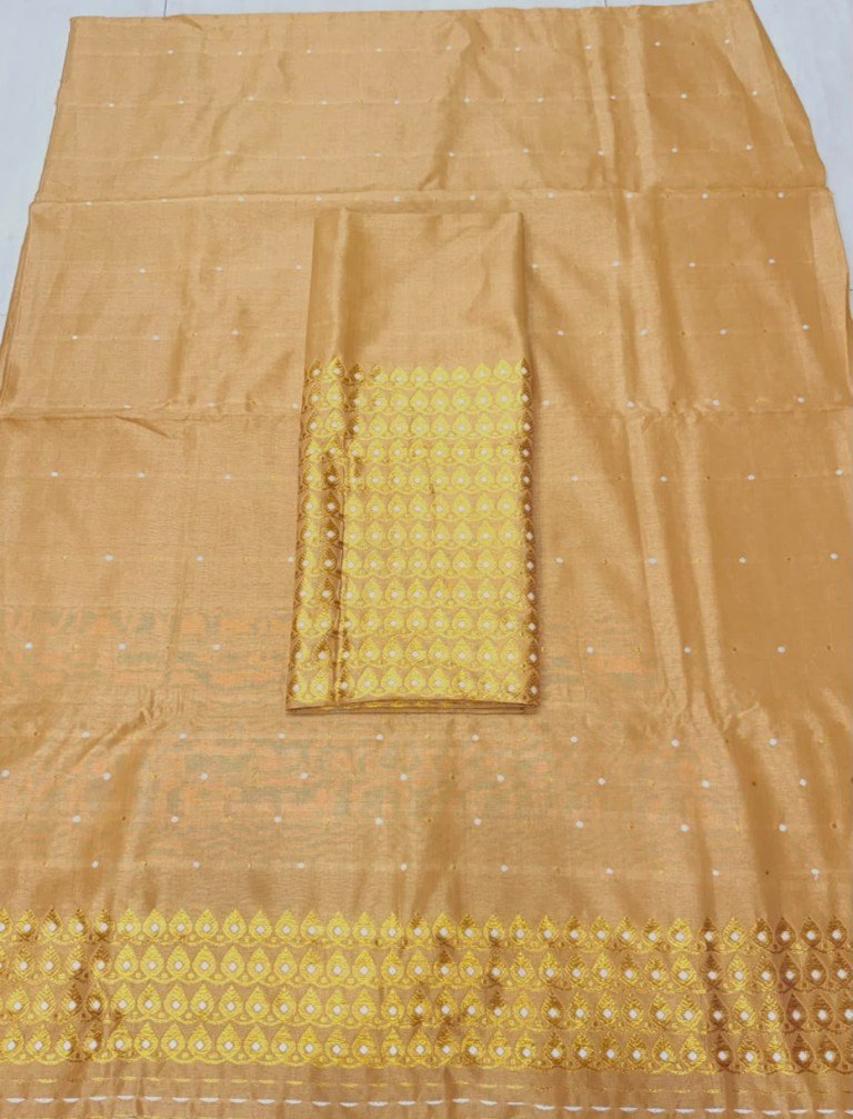 Handloom Silk - Cotton Mekhela Sador With Blouse Material/ হাতে বোৱা ৰেচম - কটন মেখেলা চাদৰ ব্লাউজৰ কাপোৰৰ সৈতে / 03570005001