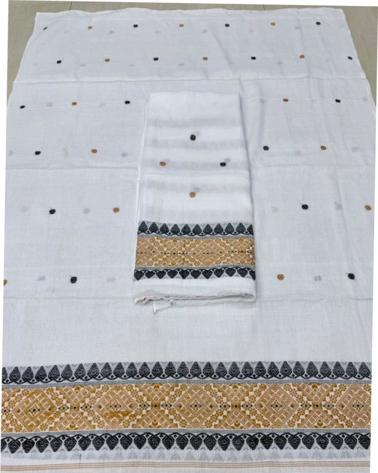 Handloom Cotton Mekhela Sador With Blouse Material/ হাতে বোৱা কটন মেখেলা চাদৰ ব্লাউজৰ কাপোৰৰ সৈতে / 02220017001