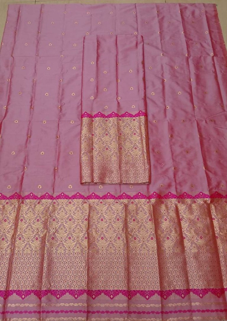 MIXED SILK MEKHELA SADOR WITH BLOUSE MATERIAL/ মিক্সড চিল্ক মেখেলা চাদৰ ব্লাউজৰ কাপোৰৰ সৈতে/ 02210017001