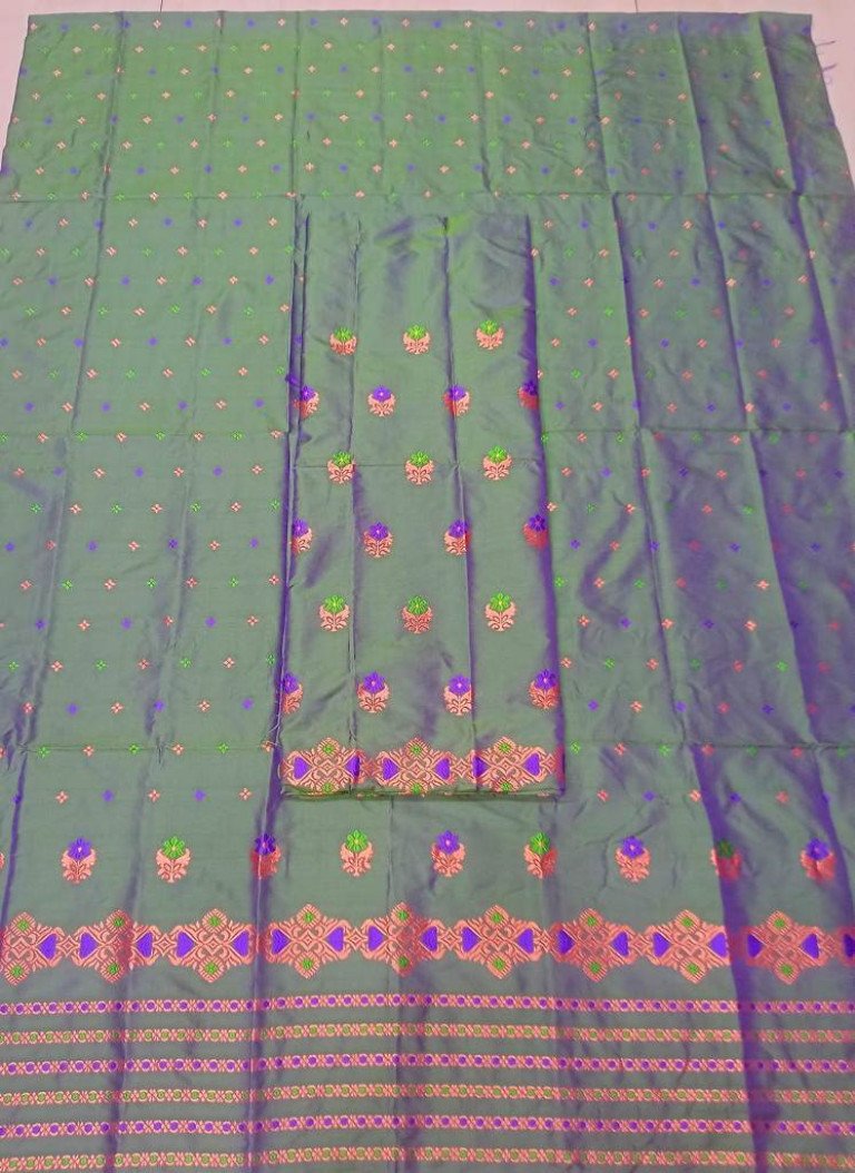 MIXED SILK MEKHELA SADOR WITH BLOUSE MATERIAL/ মিক্সড চিল্ক মেখেলা চাদৰ ব্লাউজৰ কাপোৰৰ সৈতে/ 02210015001