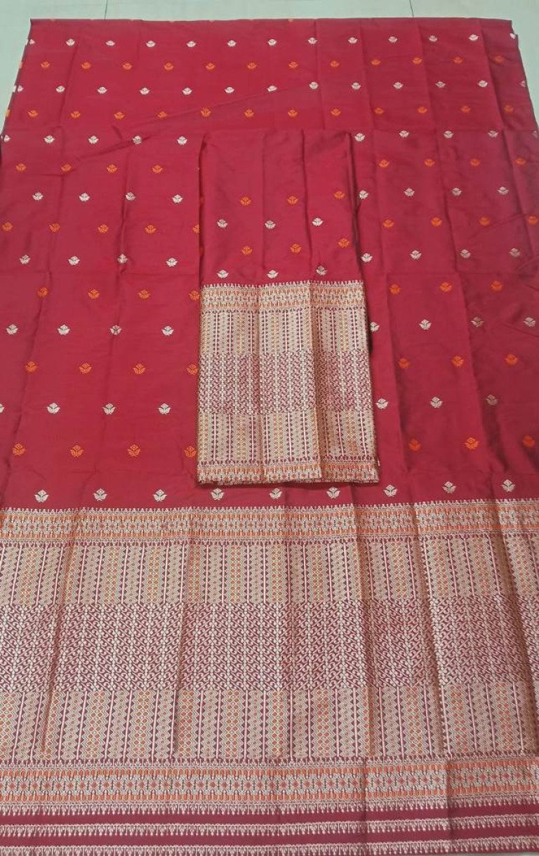 MIXED SILK MEKHELA SADOR WITH BLOUSE MATERIAL/ মিক্সড চিল্ক মেখেলা চাদৰ ব্লাউজৰ কাপোৰৰ সৈতে/ 02210015001