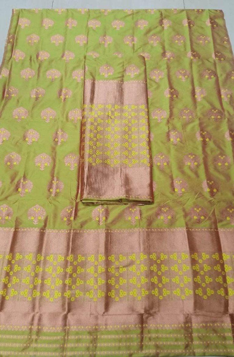 MIXED SILK MEKHELA SADOR WITH BLOUSE MATERIAL/ মিক্সড চিল্ক মেখেলা চাদৰ ব্লাউজৰ কাপোৰৰ সৈতে/ 02210012001